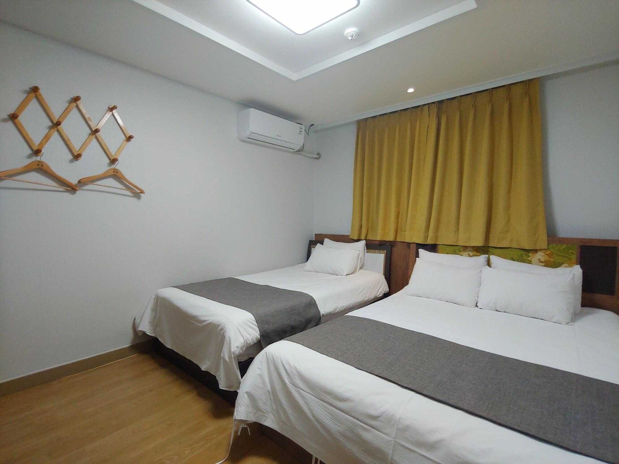 Gallery Hotel Bnb Jeju Exterior photo