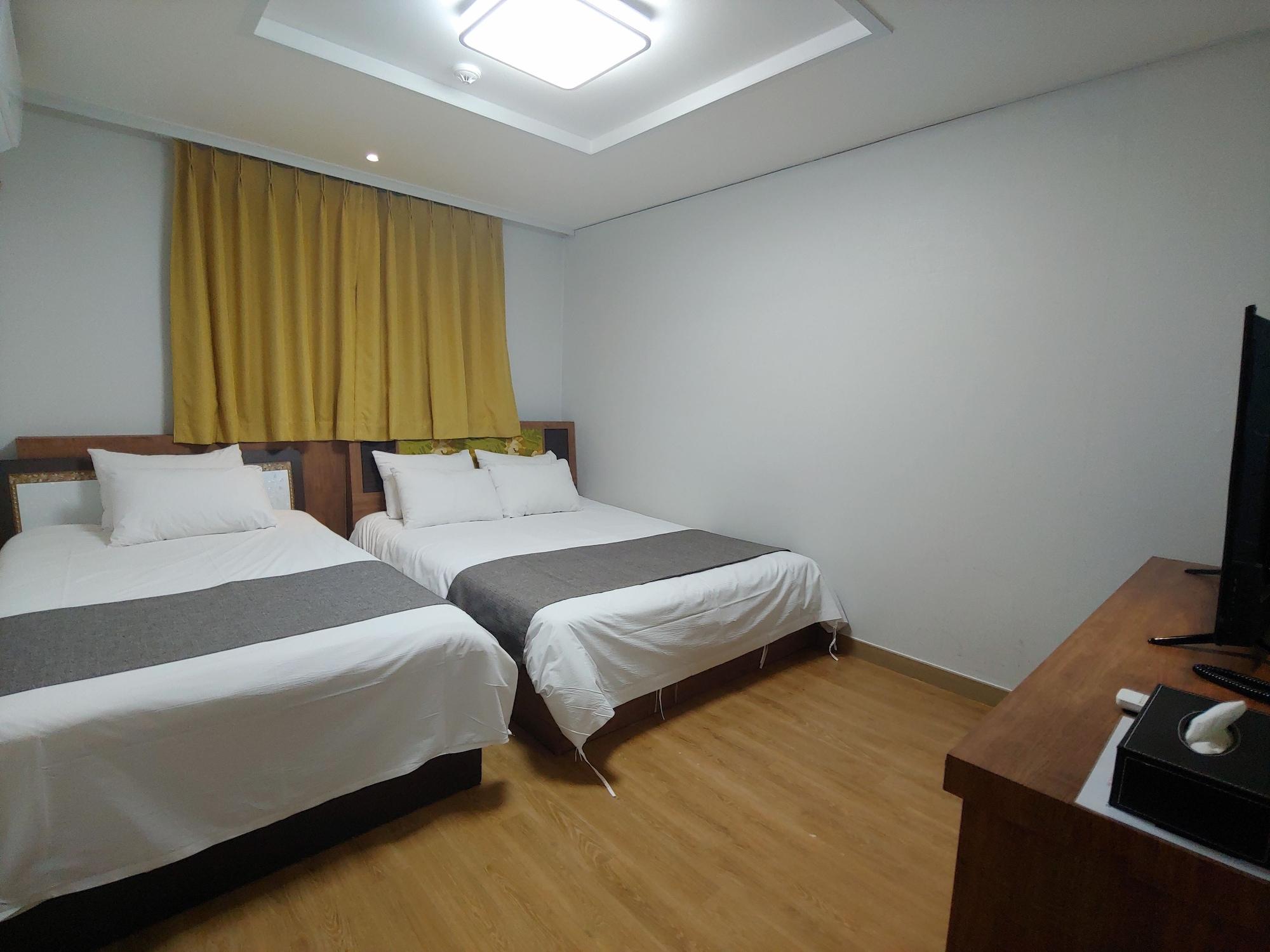 Gallery Hotel Bnb Jeju Exterior photo