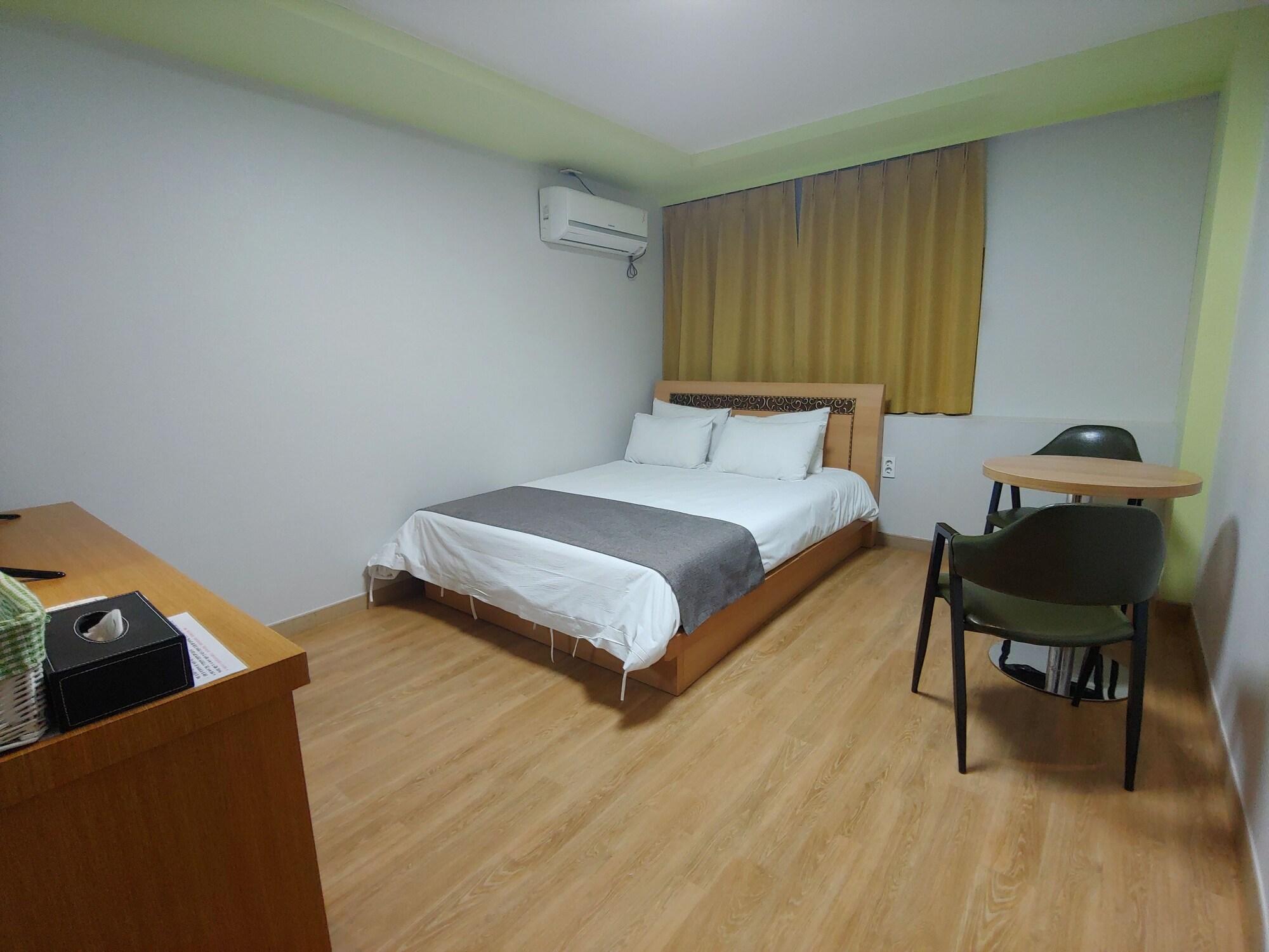 Gallery Hotel Bnb Jeju Exterior photo