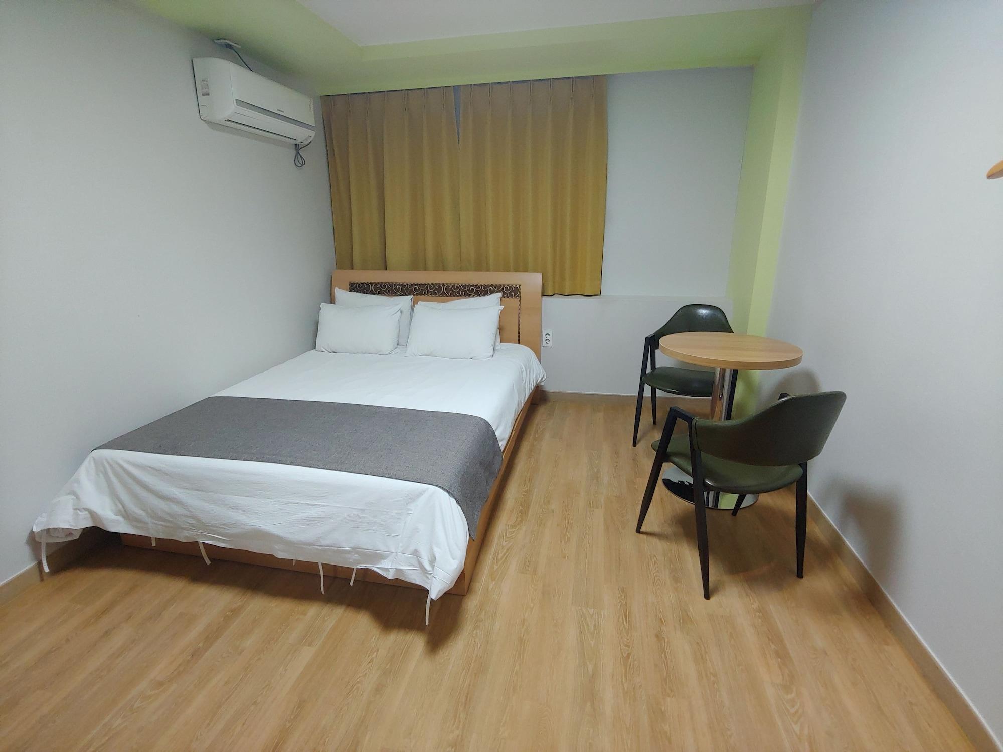 Gallery Hotel Bnb Jeju Exterior photo