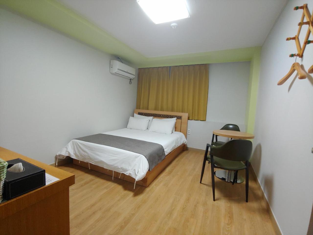 Gallery Hotel Bnb Jeju Exterior photo